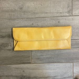 Yellow clutch